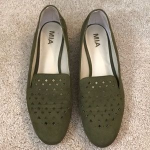 Mia brand laser cut flats